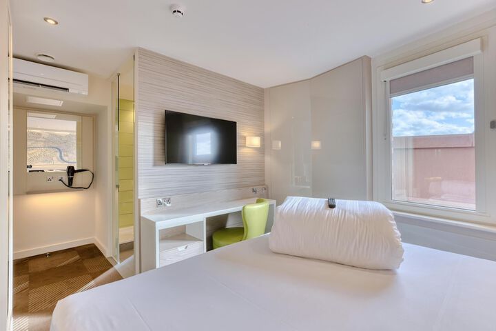 Room 11 of 26