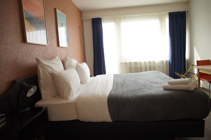 Room 10 of 83