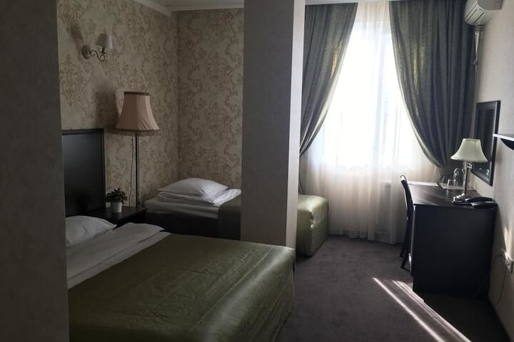 Room 13 of 38