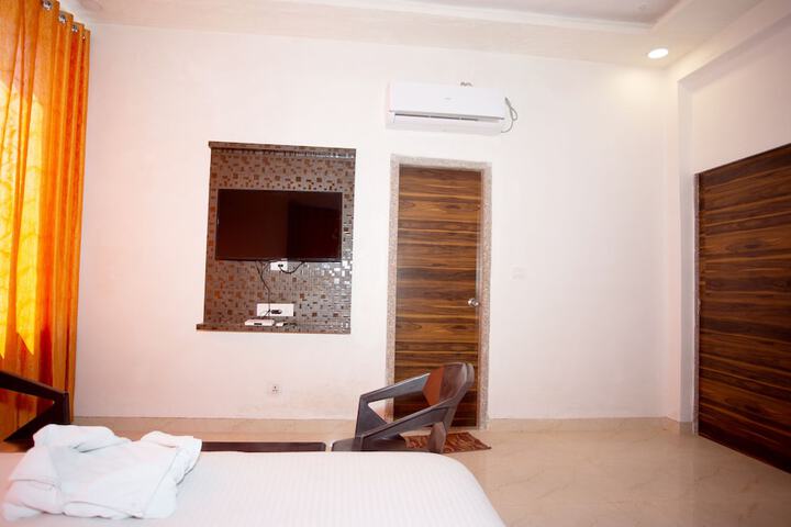 Room 10 of 30
