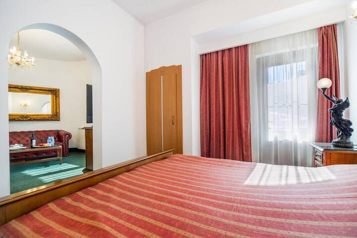 Room 21 of 52