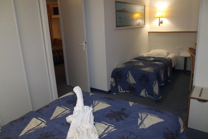 Room 11 of 25