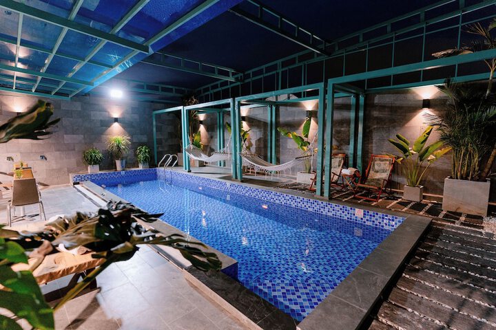 Pool 69 of 125