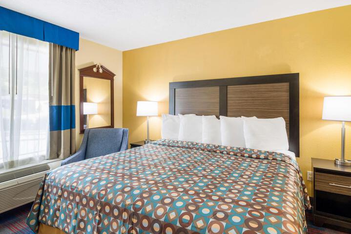 1 King Bed (18 of 19)