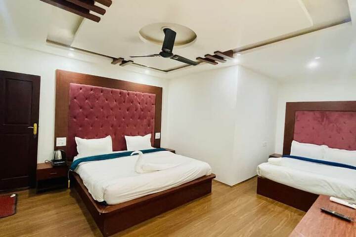Room 4 of 13