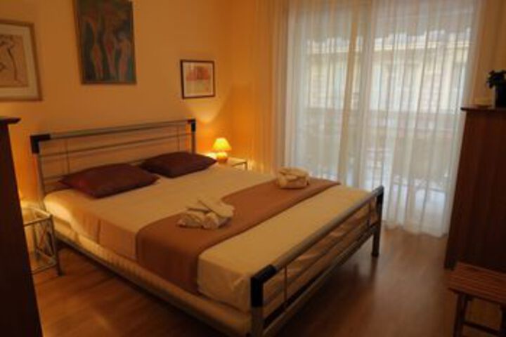 Room 9 of 20