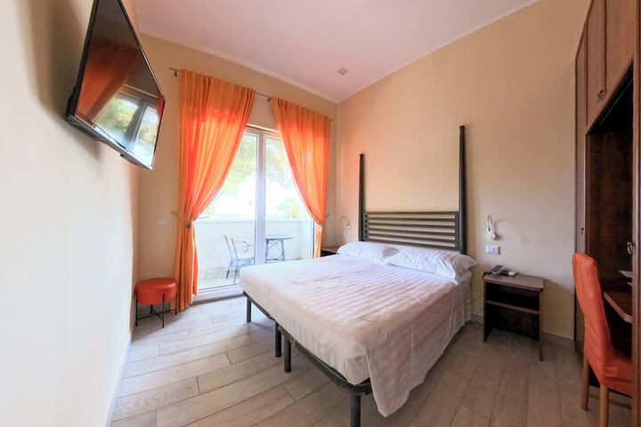 Room 2 of 65