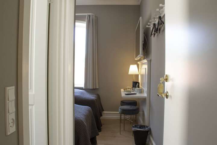 Room 3 of 41