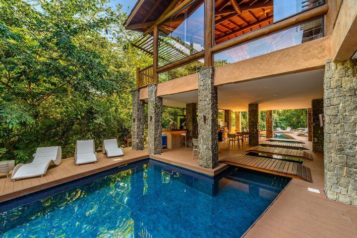 Pool 104 of 252
