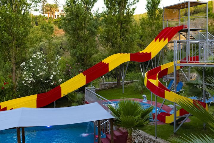 Pool 20 of 52