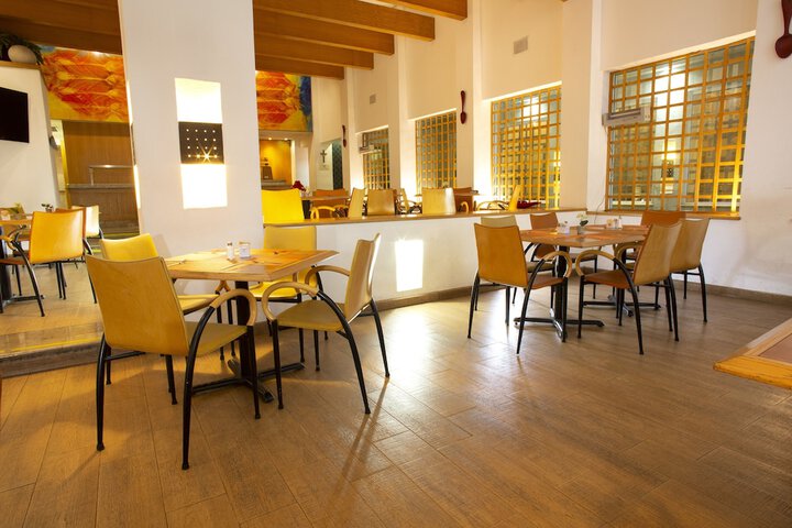 Dining 80 of 102