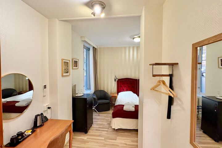Room 110 of 212