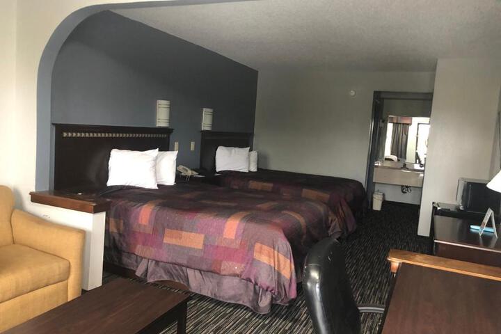 Executive Suite King Bed (1 of 5)