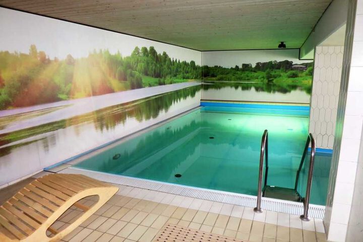 Pool 14 of 26