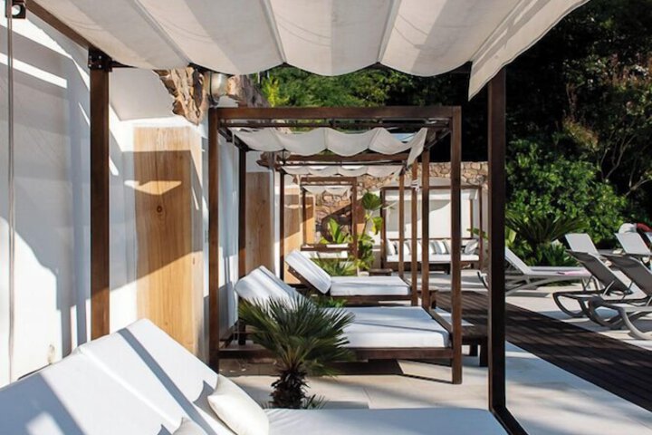 Pools & Facilities
