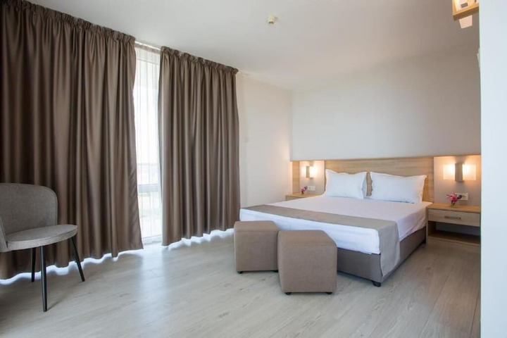 Room 28 of 100