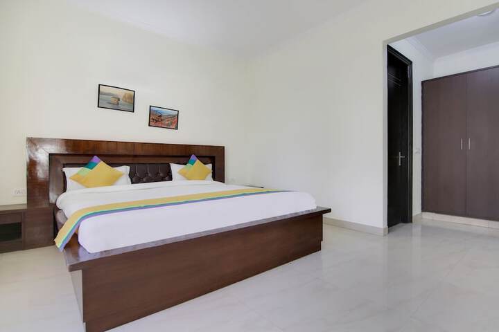 Room 5 of 28