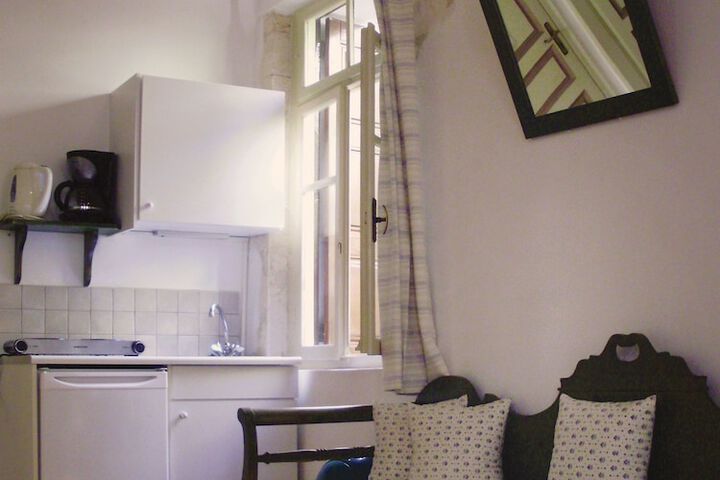 Room 9 of 38