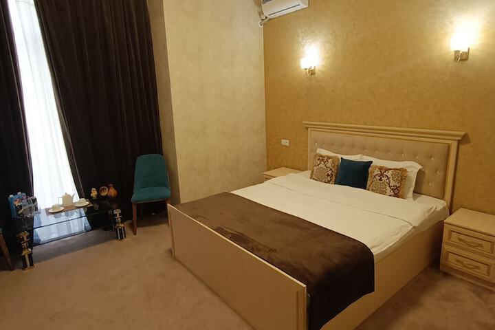 Room 5 of 18