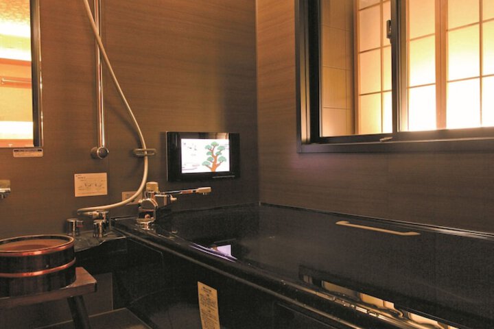 Room 28 of 58