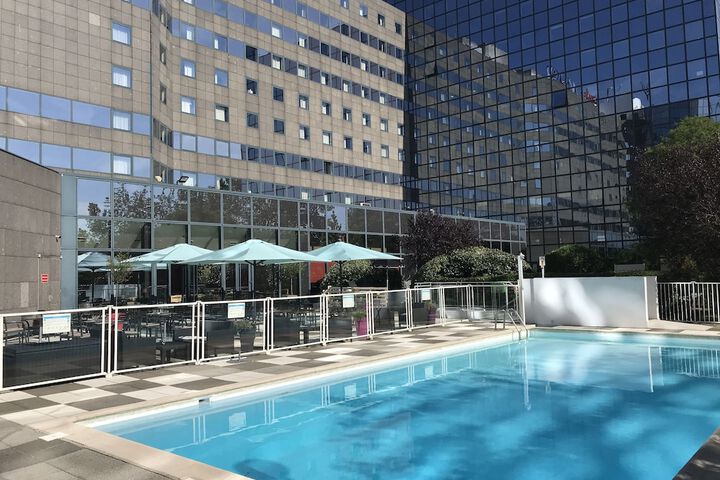 Hotel Pool