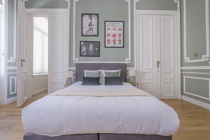 Room 2 of 18