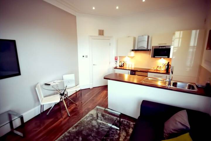 Room 11 of 29