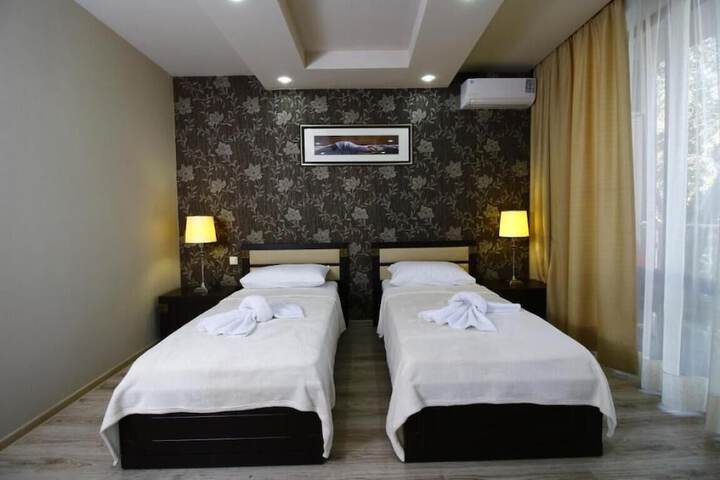 Room 16 of 38