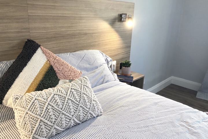 Room 7 of 28