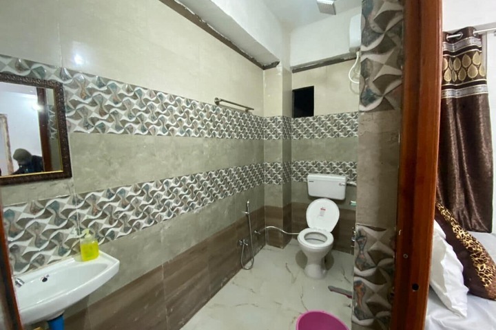 Room 2 of 6