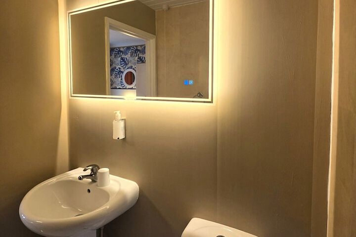 Room 32 of 43