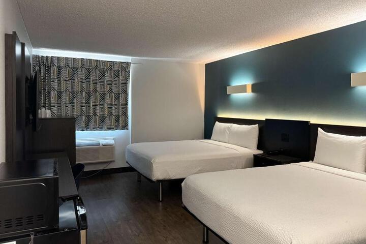 2 Queen Beds Accessible (5 of 8)