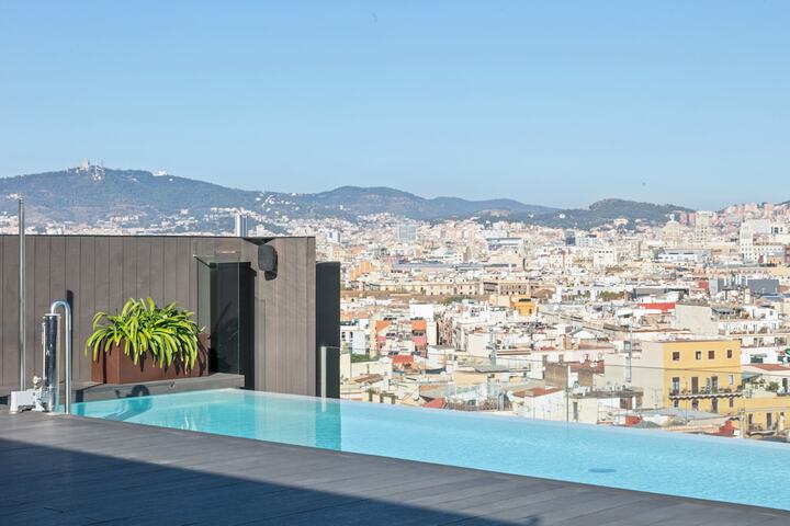 Hotel Pool