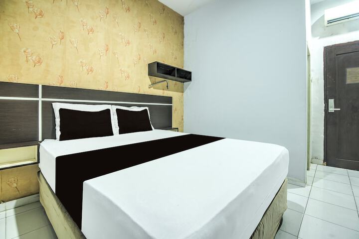 Room 6 of 8