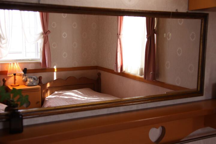 Room 6 of 34