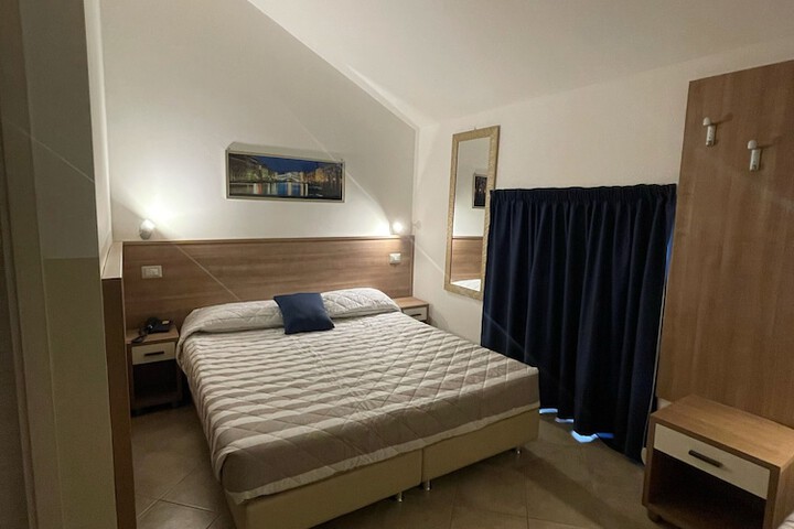 Room 7 of 35