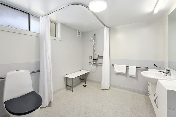 Room 7 of 8