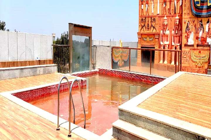 Hotel Pool