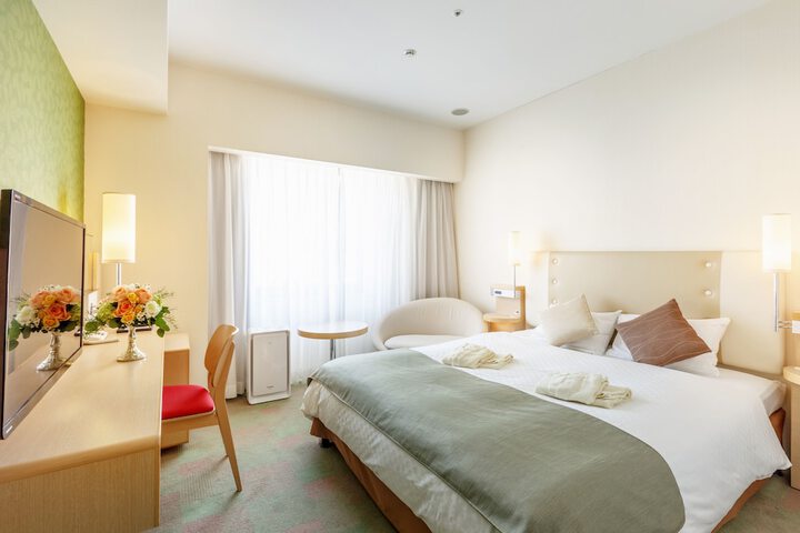 Room 5 of 90