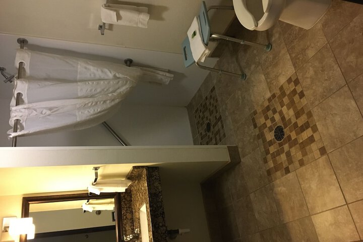 2 Queen Beds (4 of 6)
