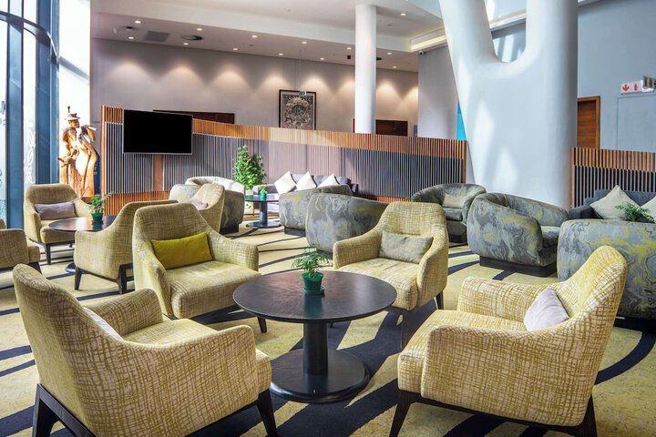 Entrance & Lobby