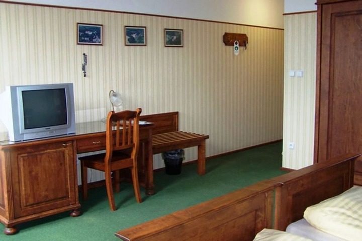 Room 15 of 37