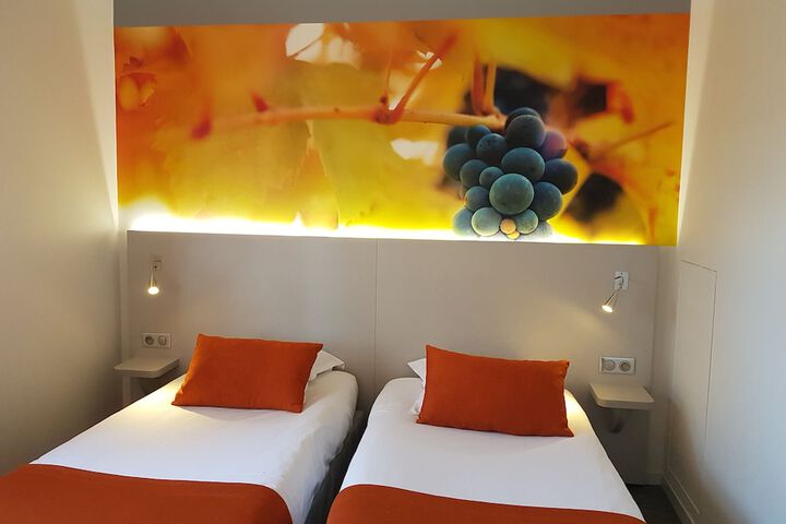 Room 6 of 42
