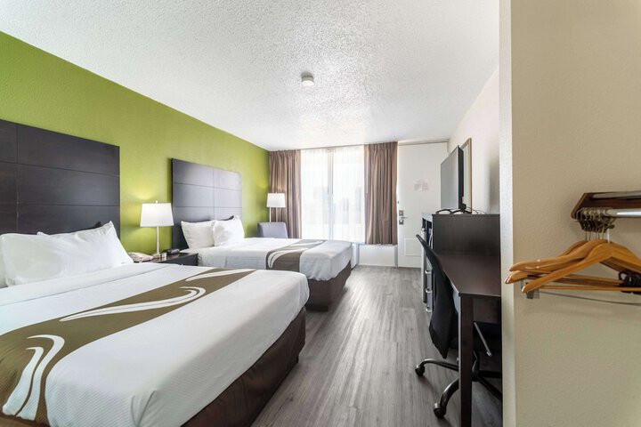 2 Double Beds (9 of 18)