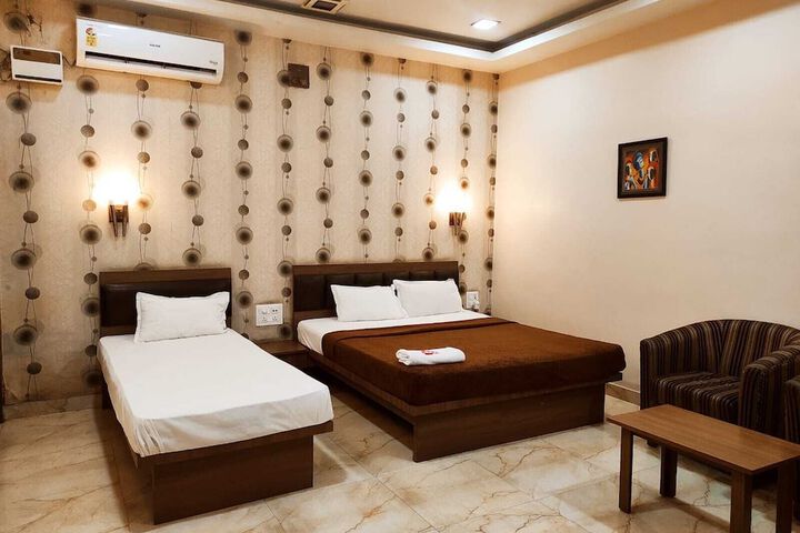 Room 5 of 16
