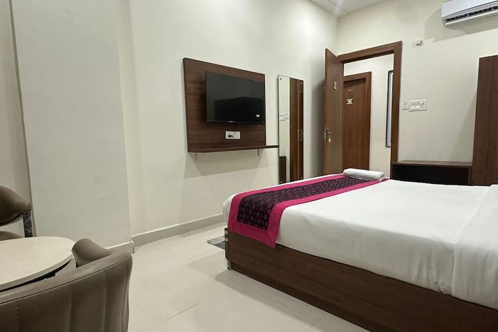 Room 2 of 12