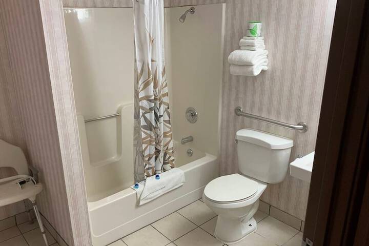 Room 10 of 12
