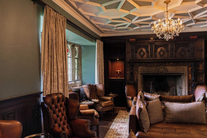 Lounge 55 of 71