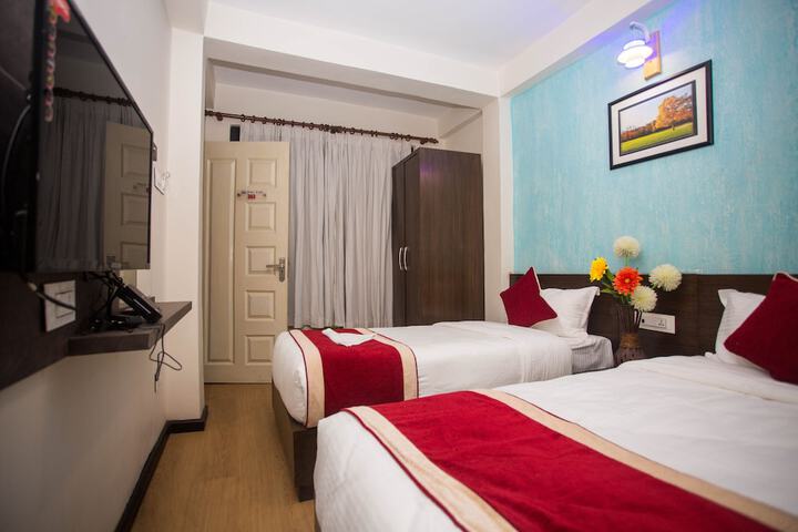 Room 6 of 14