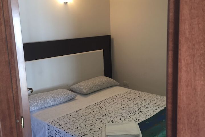 Room 7 of 33